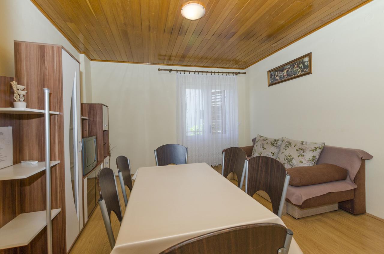 Apartments Katica Примоштен Экстерьер фото