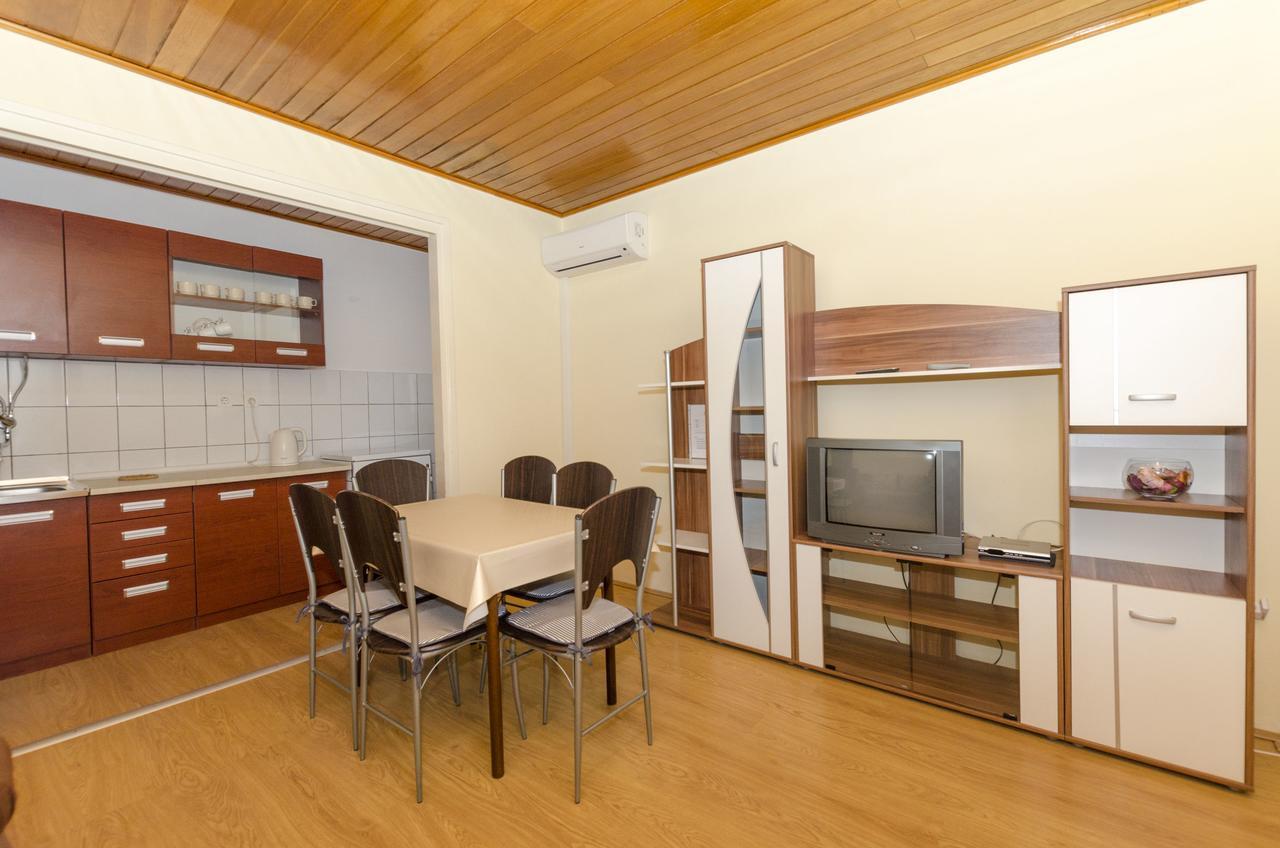 Apartments Katica Примоштен Экстерьер фото