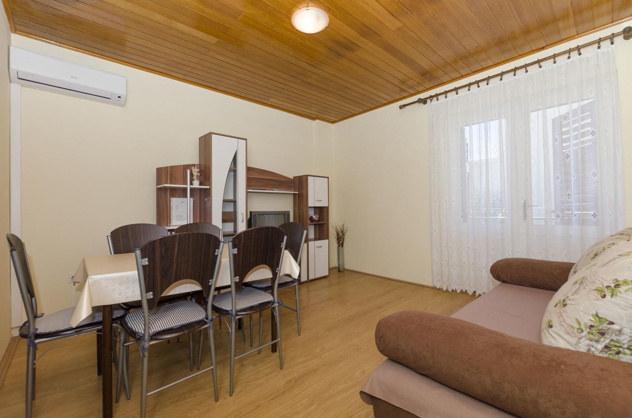 Apartments Katica Примоштен Экстерьер фото